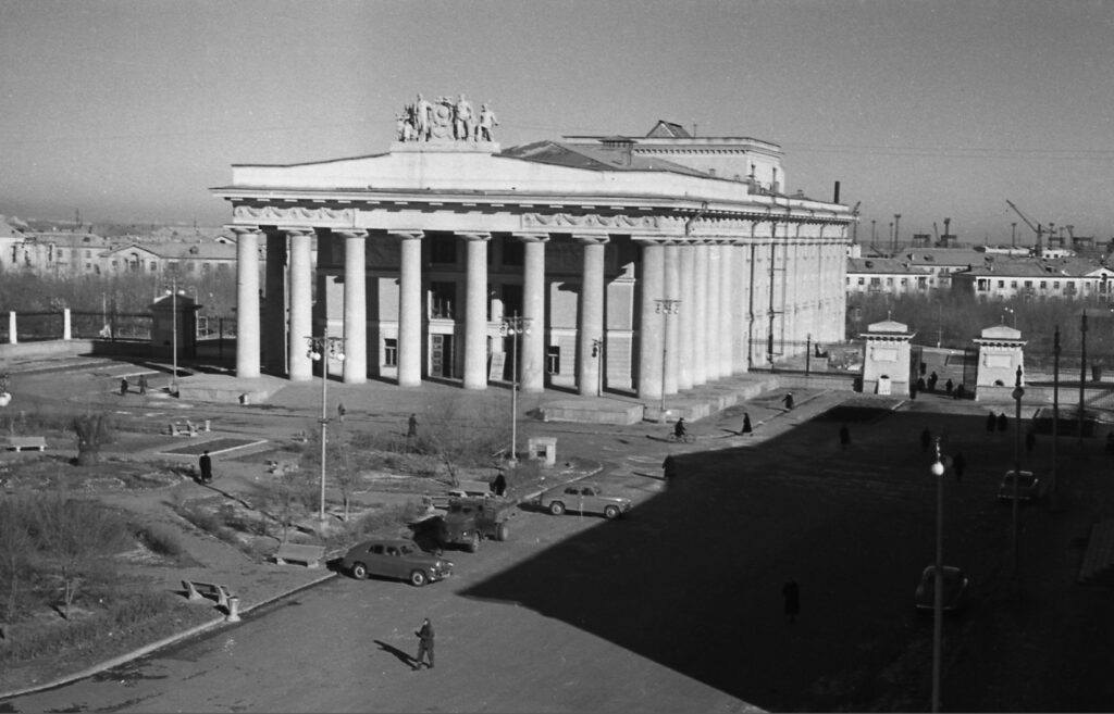 Дворец Культуры ВолгоградГидроСтрой.
Город Волжский, архивные фотографии