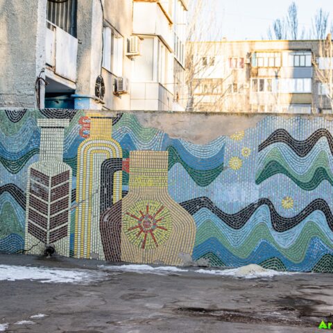Мозаичные стены по ул. Сталинградской