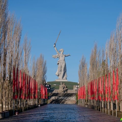 Аллея тополей на Мамаевом кургане Достопримечательность Арт-Квест-Прогулка