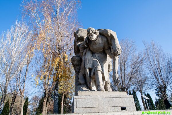 «Санитарка» на Площади Героев на Мамаевом кургане Достопримечательность Арт-Квест-Прогулка