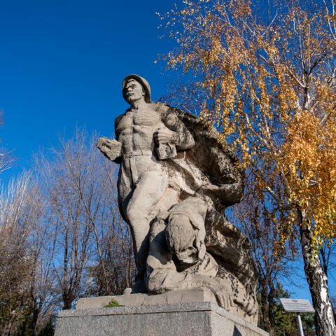 «Матрос» на Площади Героев на Мамаевом кургане Достопримечательность Арт-Квест-Прогулка