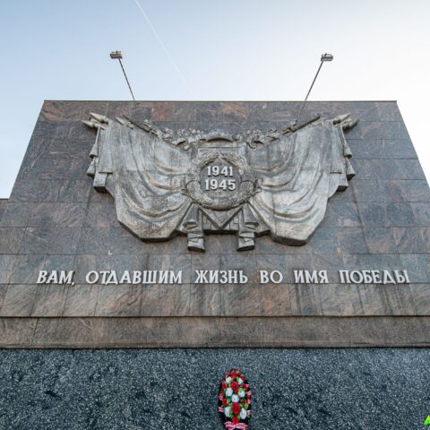 Мемориальная стела отдавшим жизнь во имя Победы на Мамаевом кургане Достопримечательность Арт-Квест-Прогулка