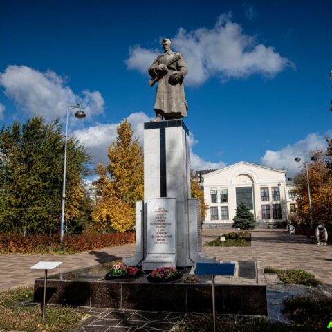 Братская могила в Парке Гагарина Достопримечательность Арт-Квест-Прогулка