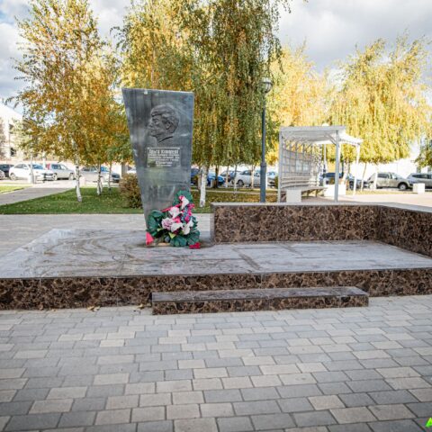 Памятник О.К. Ковалевой Достопримечательность Арт-Квест-Прогулка