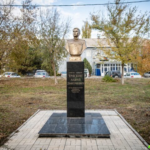 Памятник капитану милиции А.Д. Тряскину. Достопримечательность Арт-Квест-Прогулка