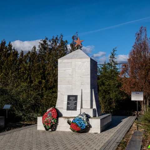 Обелиск солдатам и офицерам 138-й стрелковой дивизии. Достопримечательность Арт-Квест-Прогулка