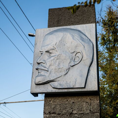 Рельеф В.И. Ленину  Достопримечательность Арт-Квест-Прогулка
