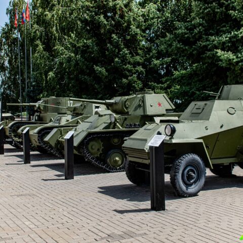 Военная техника у Музея-панорамы Сталинградская битва Достопримечательность Арт-Квест-Прогулка 