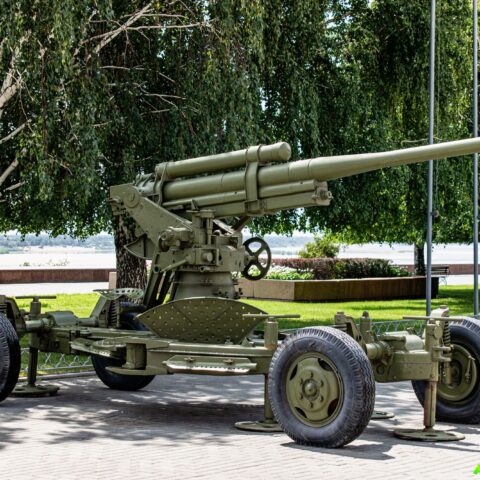 Военная техника у Музея-панорамы Сталинградская битва Достопримечательность Арт-Квест-Прогулка 