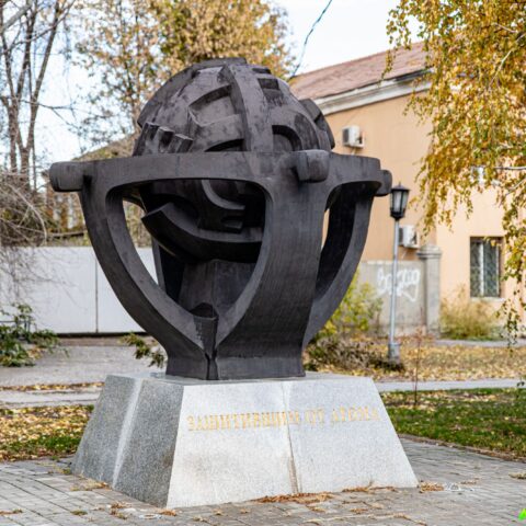 Памятник Защитившим от атома  Достопримечательность Арт-Квест-Прогулка 