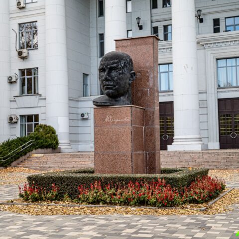 Бюст А.С. Серафимовича Достопримечательность Арт-Квест-Прогулка 