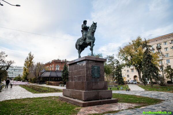 Памятник первому воеводе Царицына князю Засекину Григорию Осиповичу (1550-1592 гг.)  Достопримечательность Арт-Квест-Прогулка