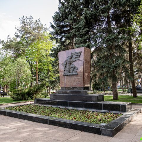 Памятник погибшим в боях с немецко-фашистскими захватчиками при защите Сталинграда  Волгоград. Достопримечательность Арт-Квест-Прогул