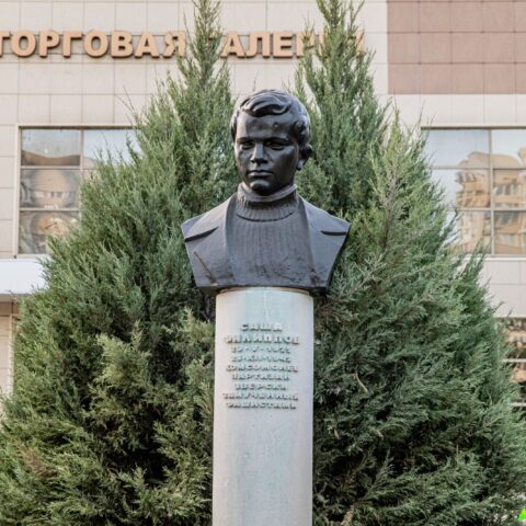 Бюст Саши Филиппова Волгоград. Достопримечательность Арт-Квест-Прогулка