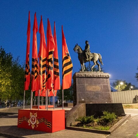 Памятник Маршалу К.К. Рокоссовскому Волгоград. Достопримечательность Арт-Квест-Прогулка